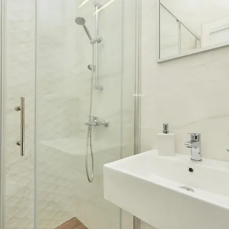 Kate Dadic Πανσιόν 3*