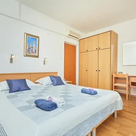 Kate Dadic Πανσιόν