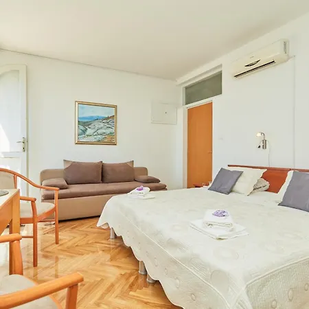 卡特达迪别墅 招待所 3*